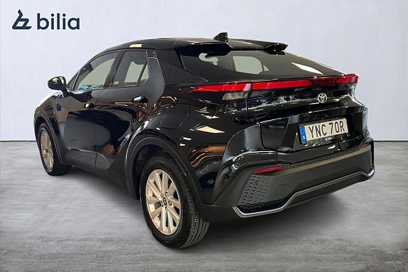 Toyota C-HR 2 of 21