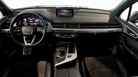 Audi Q7 4 of 12