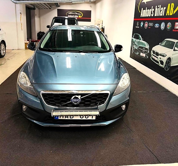 Volvo V40 Cross Country 3 of 17