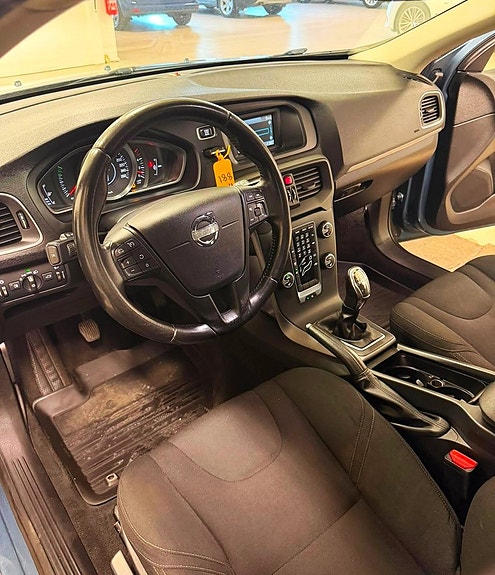 Volvo V40 Cross Country 10 of 17