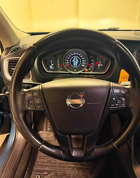 Volvo V40 Cross Country 11 of 17