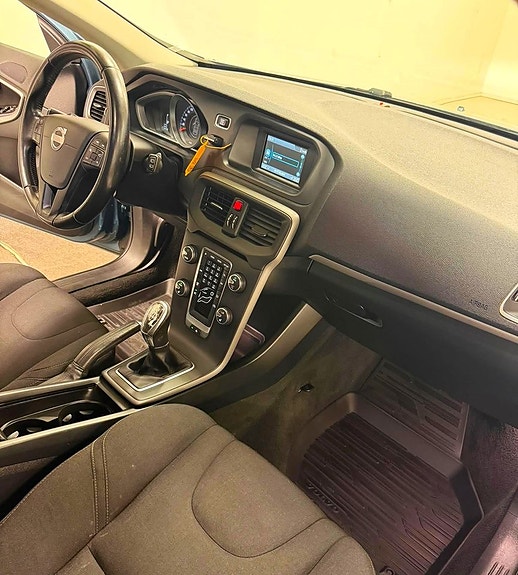 Volvo V40 Cross Country 15 of 17