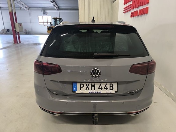 Volkswagen Passat 5 of 10