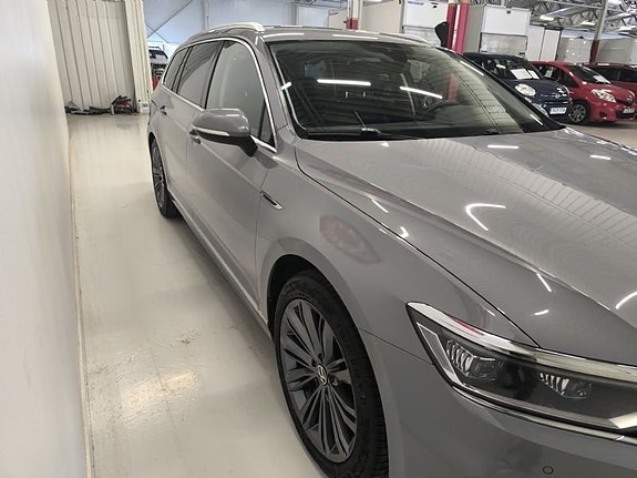 Volkswagen Passat 3 of 10