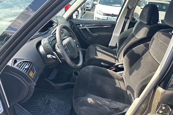 Citroen Grand C4 Picasso 16 of 26