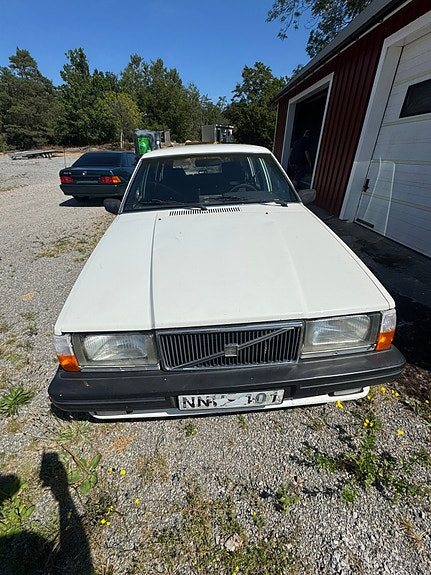 Volvo 740 2 of 7