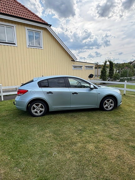 Chevrolet Cruze 4 of 9