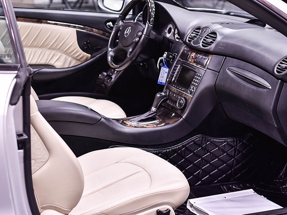Mercedes-Benz CLK350 11 of 17