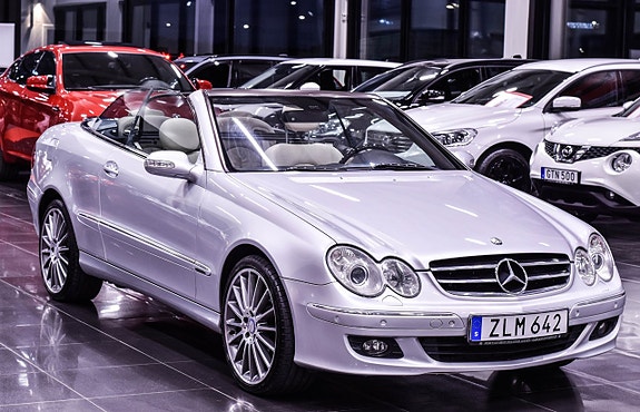 Mercedes-Benz CLK350 2 of 17