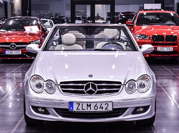 Mercedes-Benz CLK350 3 of 17