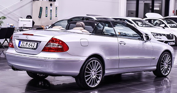 Mercedes-Benz CLK350 4 of 17