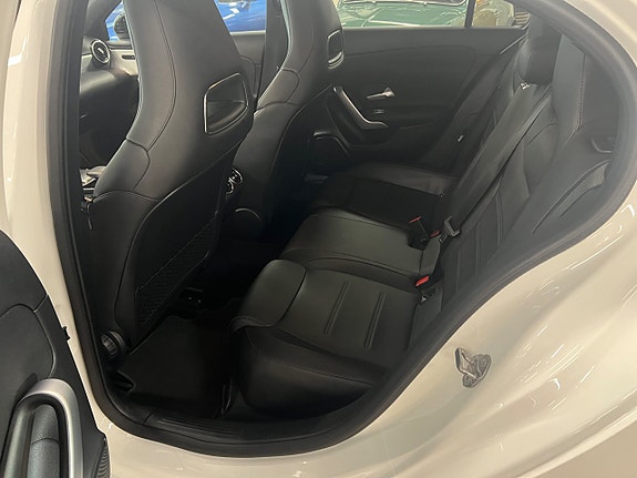 Mercedes-Benz A180 9 of 11