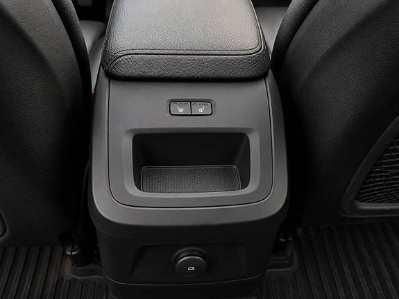 Volvo XC60 16 of 16