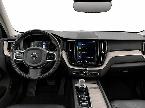 Volvo XC60 10 of 16