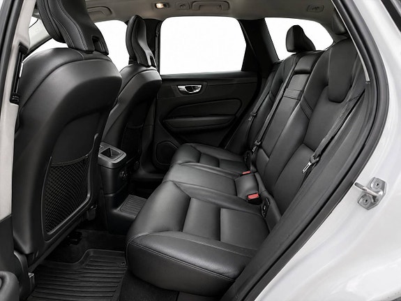 Volvo XC60 8 of 16