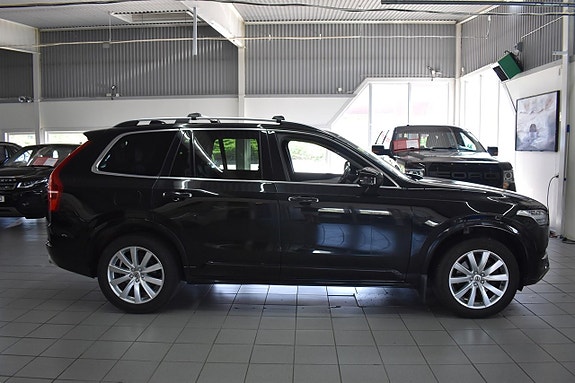 Volvo XC90 2 of 19