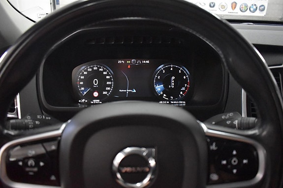 Volvo XC90 16 of 19