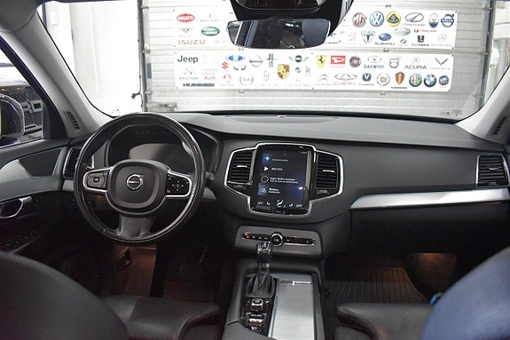 Volvo XC90 10 of 19
