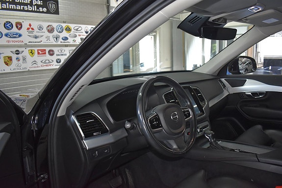 Volvo XC90 5 of 19