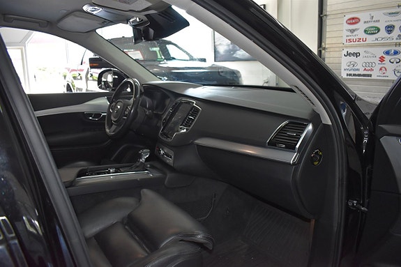 Volvo XC90 6 of 19