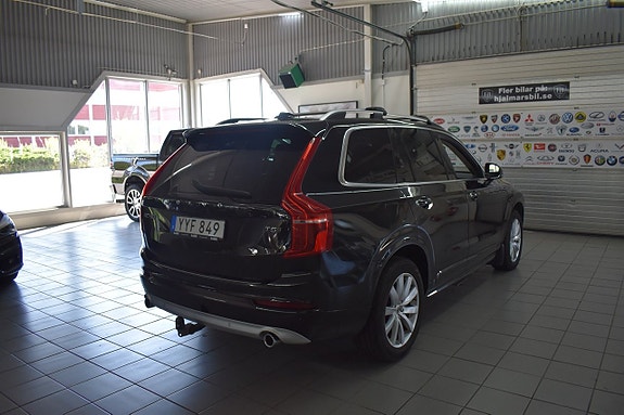Volvo XC90 3 of 19