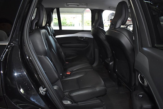 Volvo XC90 8 of 19