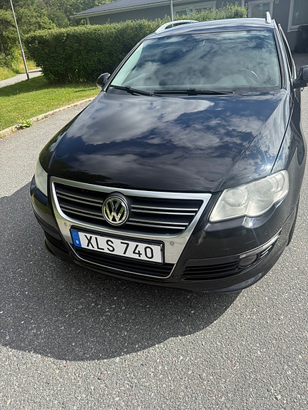 Volkswagen Passat 3 of 21