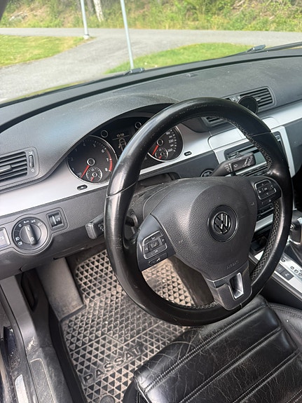 Volkswagen Passat 10 of 21