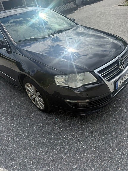 Volkswagen Passat 2 of 21