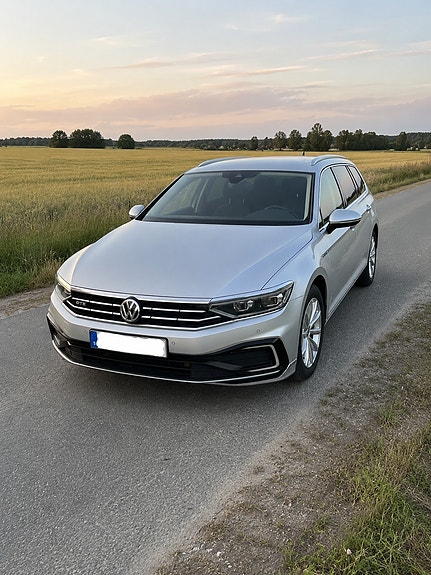 Volkswagen Passat 3 of 9