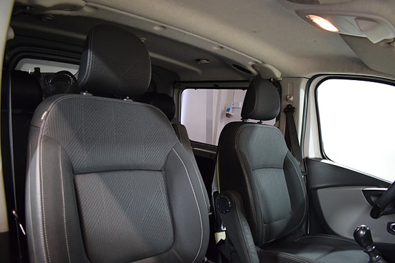 Renault Trafic 10 of 17