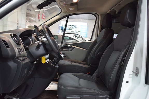 Renault Trafic 7 of 17