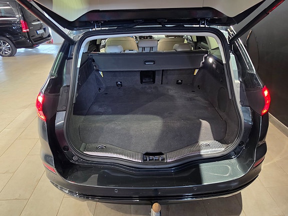 Ford Mondeo 12 of 12