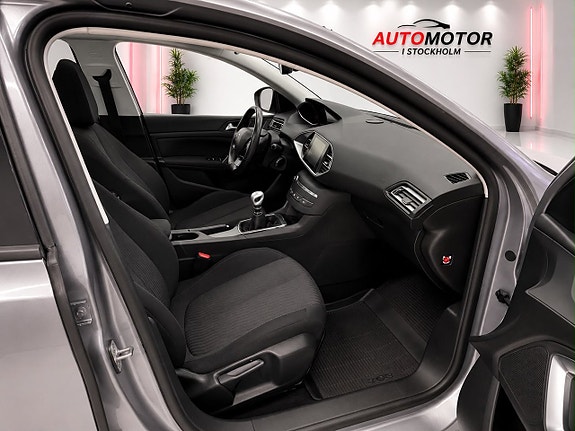 Peugeot 308 8 of 15