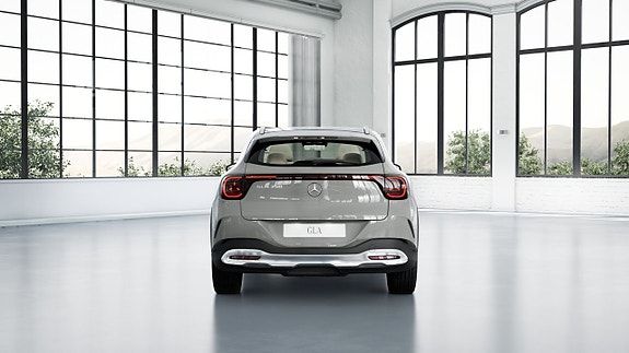 Mercedes-Benz GLA180 d 6 of 11