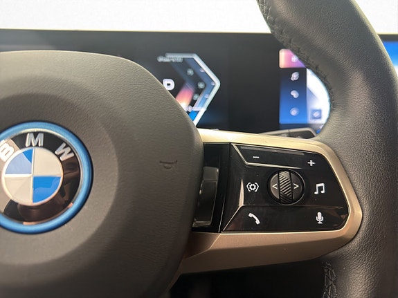 BMW iX 21 of 30