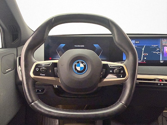 BMW iX 17 of 30