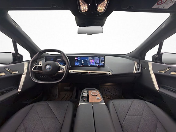 BMW iX 16 of 30