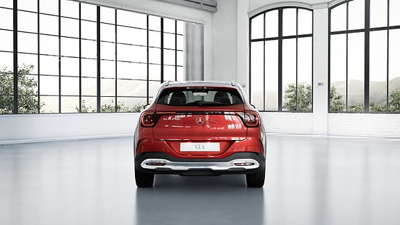 Mercedes-Benz GLA250 6 of 11