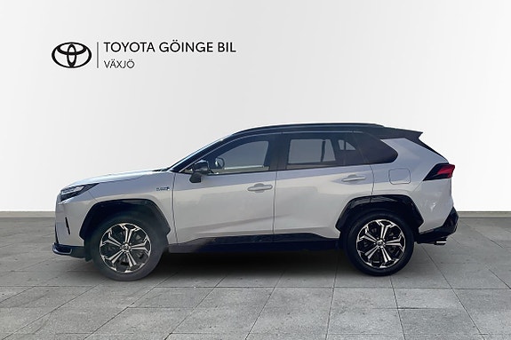 Toyota RAV4 4 of 24