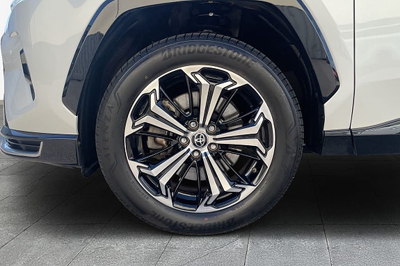 Toyota RAV4 17 of 24