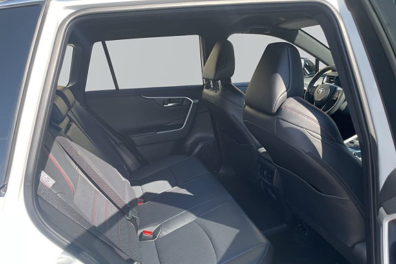 Toyota RAV4 8 of 24
