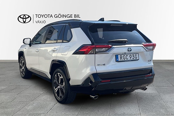 Toyota RAV4 3 of 24
