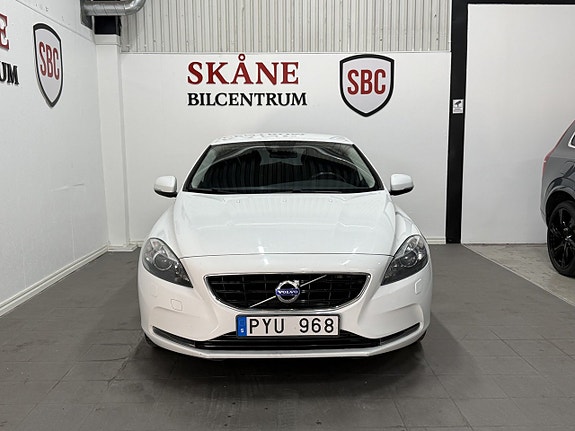 Volvo V40 2 of 10