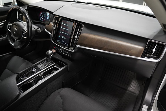 Volvo V90 Cross Country 8 of 21
