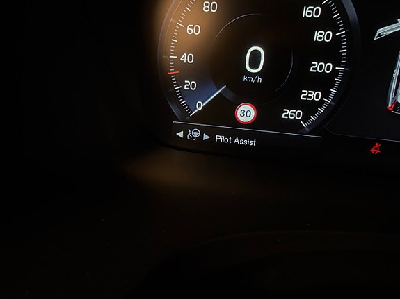 Volvo V90 10 of 22