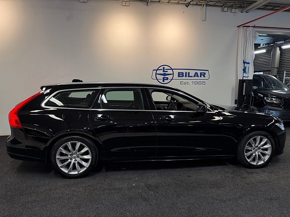 Volvo V90 2 of 22