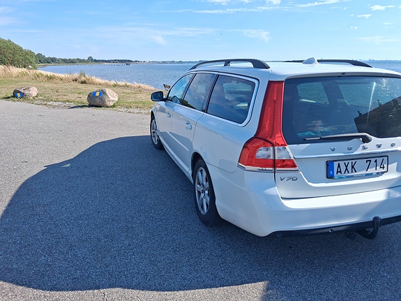Volvo V70 2 of 6