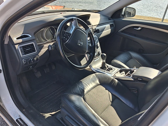 Volvo V70 5 of 6