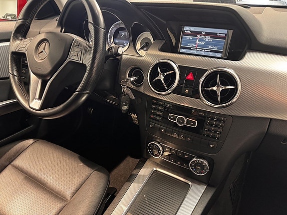 Mercedes-Benz GLK220 10 of 13